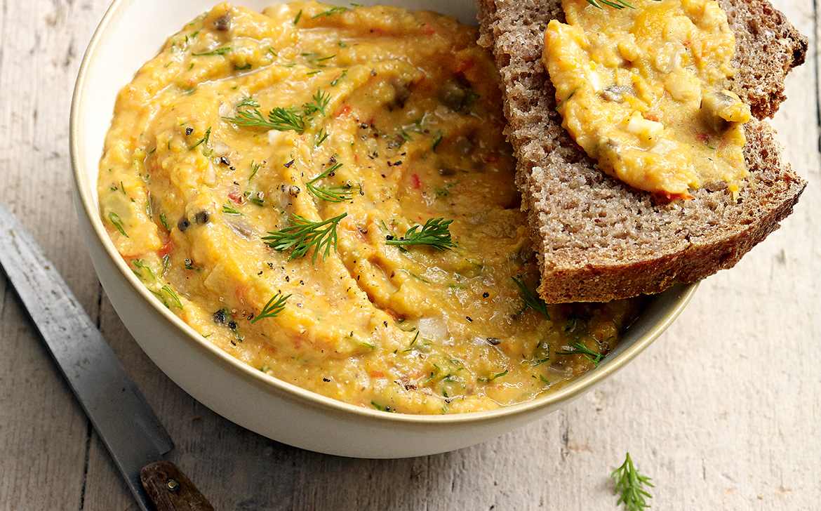 Lencsekr&eacute;m gomb&aacute;val